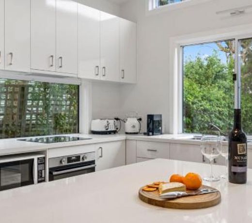 Overloaded with Beachside Charm - Family and Pet Friendly, Inlet Side, 400m To Beach