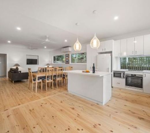 Overloaded with Beachside Charm - Family and Pet Friendly, Inlet Side, 400m To Beach