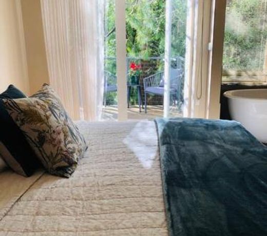 Hepburn hideaway studio