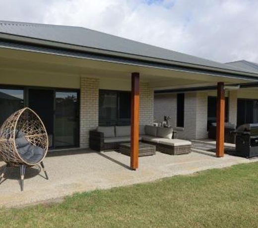 Bali Elliott Heads - Coastal Holiday Home near Boat Ramp