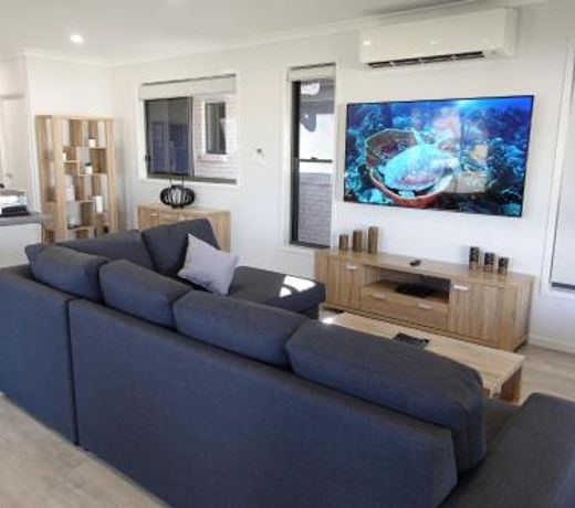 Bali Elliott Heads - Coastal Holiday Home near Boat Ramp