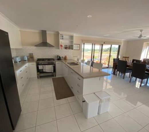 Large country homestead in Tolmie, 30 min. from Mt. Buller