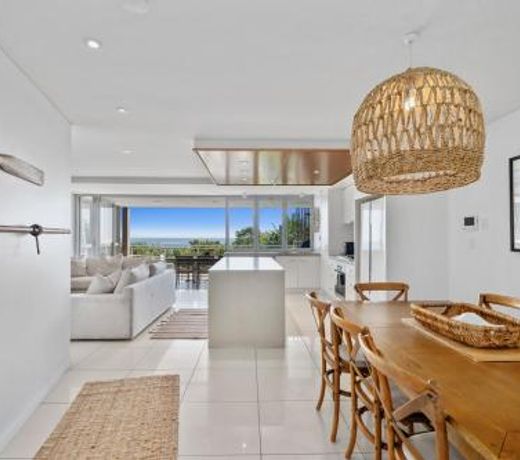 Waves 11 - Beachfront - Sleeps 8