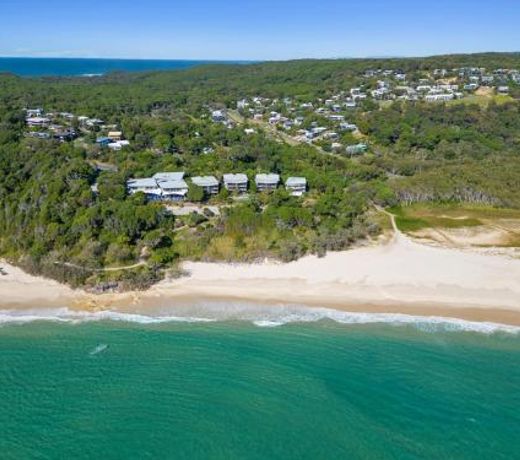 Waves 11 - Beachfront - Sleeps 8