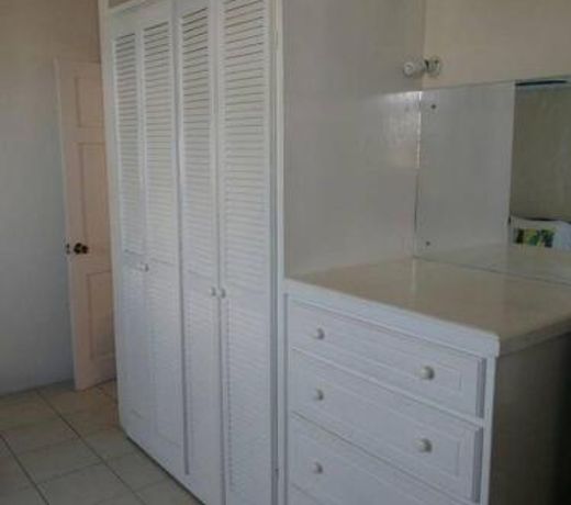 So-neez Top floor apt