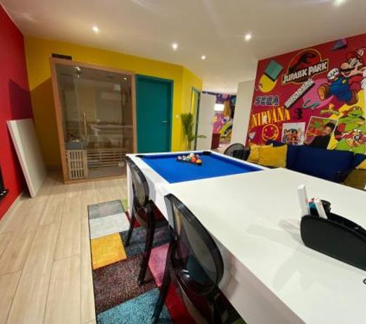 Capsule 90's - Jacuzzi - Sauna - Flipper - Billard - Netflix - Nintendo Switch & Jeux -