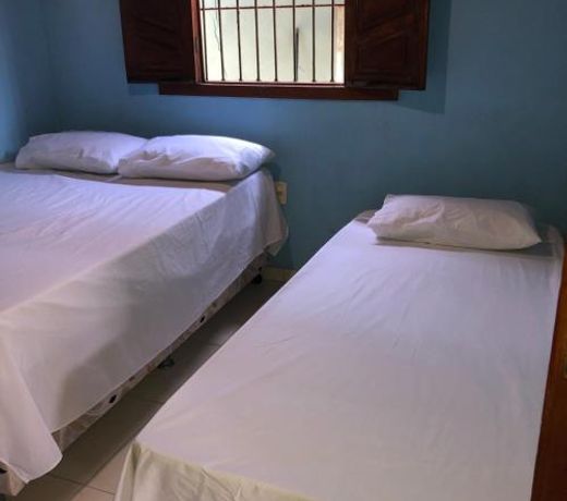 Casa com piscina e um quarto com ar split pe na areia a 50 metros da praia