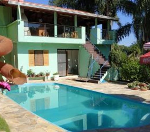 Casa Lot Fechado, Churrasqueira, Piscina, Toboágua, parque para crianças , Internet