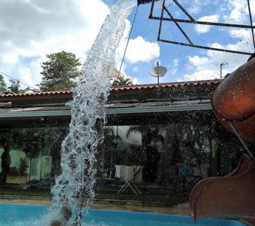 Casa Lot Fechado, Churrasqueira, Piscina, Toboágua, parque para crianças , Internet