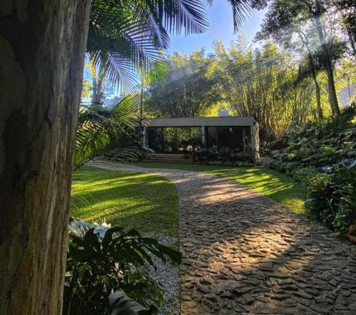 Exclusive Oasis by Lotta De Macedo Soares