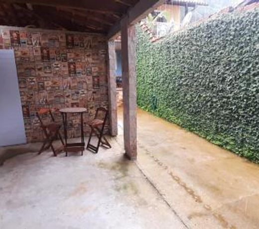 Casa agradável com churrasqueira