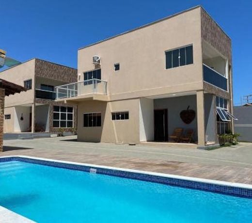 Apartamento na Praia de Atalaia ampla com area de lazer ideal para famÃ­lias grandes