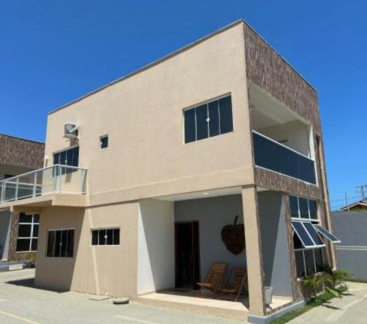 Apartamento na Praia de Atalaia ampla com area de lazer ideal para famÃ­lias grandes