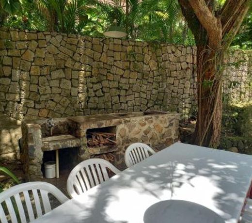 Casa estilo pescador prÃ³ximo ao centro de Ilhabela