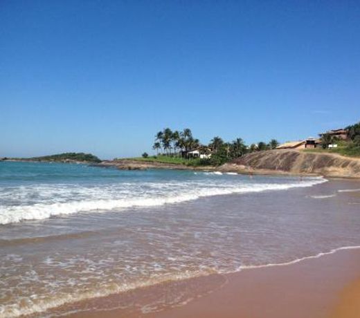 Apartamento a poucos metros do mar em Guarapari