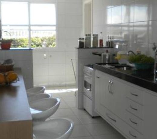 Apartamento na bacutia com 3 suites e varanda