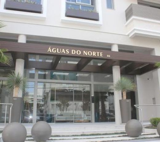 Maravilhoso e luxuoso apartamento perto da praia em JurerÃª