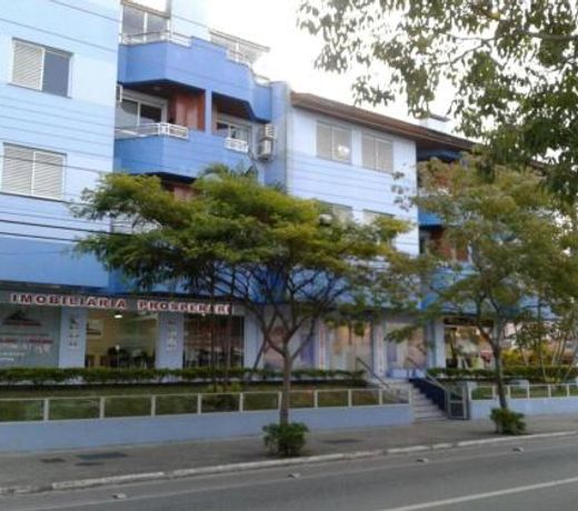 1 Apto em Canasvieiras 2 quadras mar e no centro edf camila
