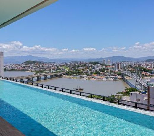 Studios novos em condomínio com foodhall #TopTower