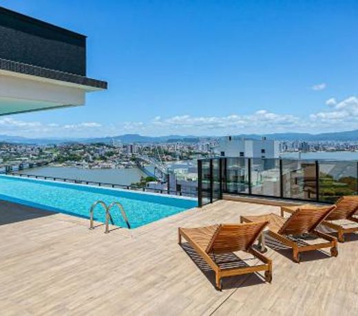 Studios novos em condomínio com foodhall #TopTower