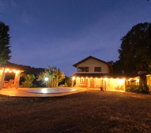 SÃ­tio dos Coqueiros, em meio a natureza com piscina