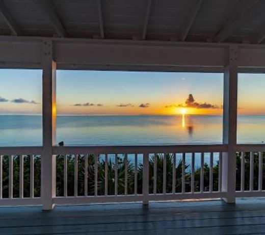Palm Bluff cottage