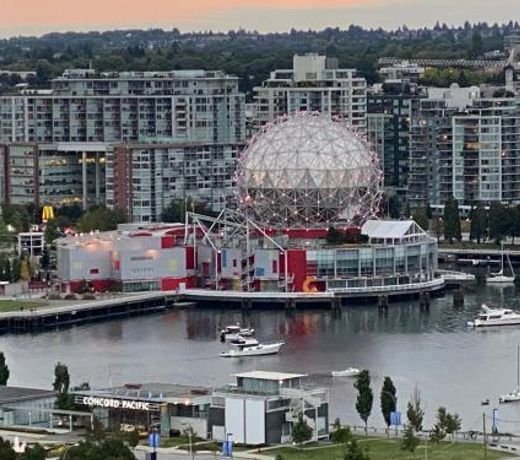 Beautiful Bright Modern Condo with Water view and AC in DT Vancouver 2BR,3BD,2BT sleeps 6 guests Free parking Netflix Included
