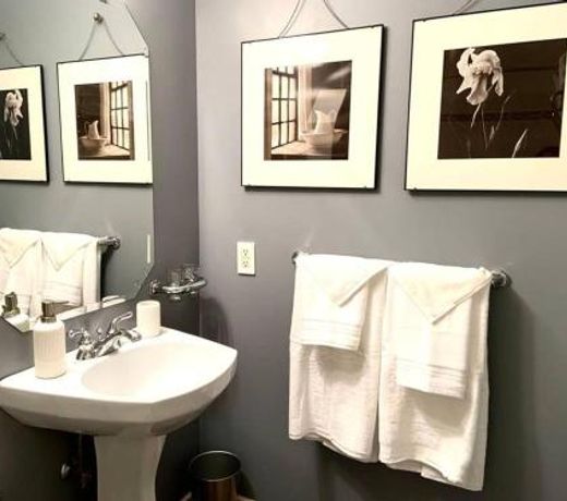 Heart of Downtown King Suite/Parkng/Pool/Gym/Sauna