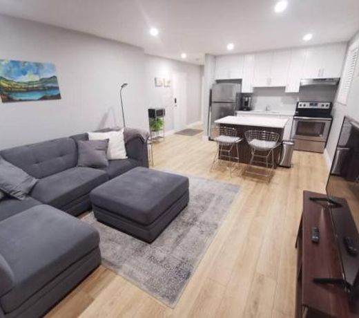 Modern 1 bedroom apartment in Wortley Village