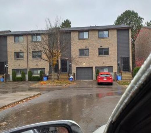 Perfect location walking distance to everywhere