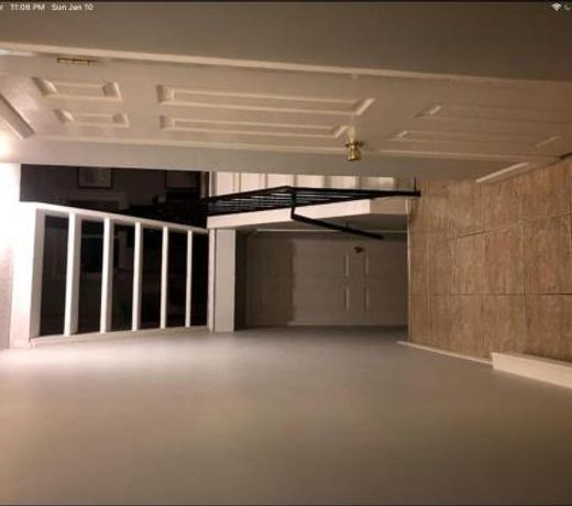 Perfect location walking distance to everywhere