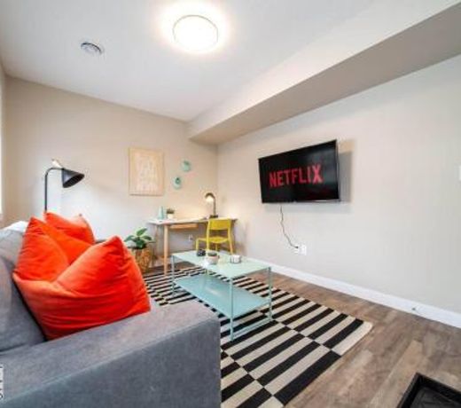 NEW, Euro-Style Suite, Whyte Avenue, Netflix, Sleeps 6!