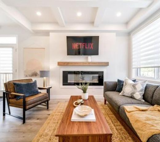 Modern Nordic Escape, 3BR Near WEM & DT, AirCon & Fireplace, Wifi, Sleeps 6!
