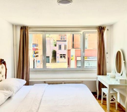 City Apartment - close to town - by PA