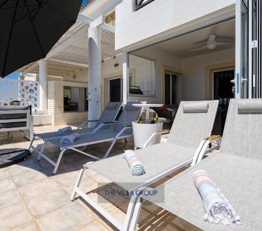 Thea Vista Apartment