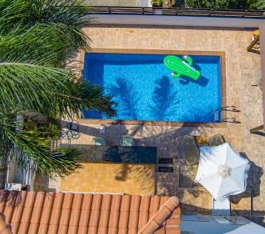 Villa Sirena, Pernera, Valentino
