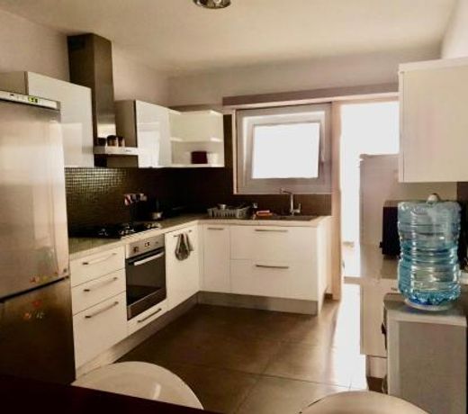 Renovated 2-bedroom flat in center