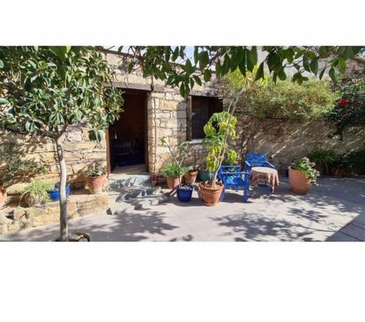 Kalimera A Lovely 1-bedroom rental with ensuite and parking