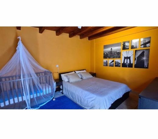 Kalimera A Lovely 1-bedroom rental with ensuite and parking