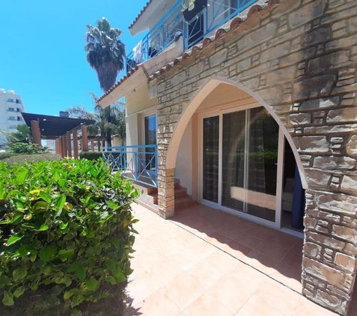 1bd in Palm Beach M1 with pool