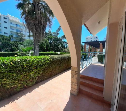 1bd in Palm Beach M1 with pool