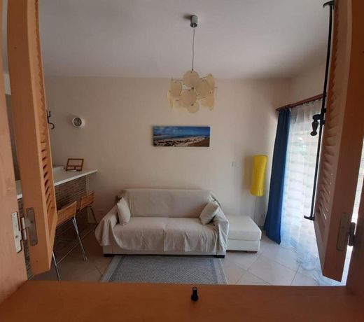 1bd in Palm Beach M1 with pool