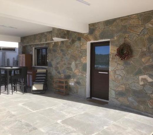 DIAMOND Stone Wooden Guest House