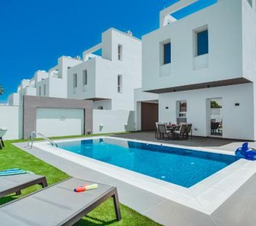 Modern 3 bedroom villa near Nissi Beach!