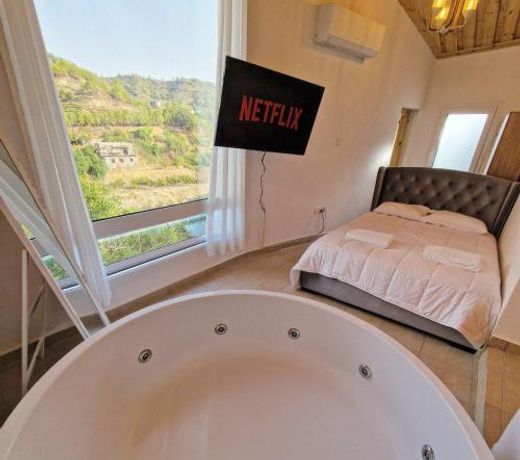 Aprosmeno Jacuzzi House 4