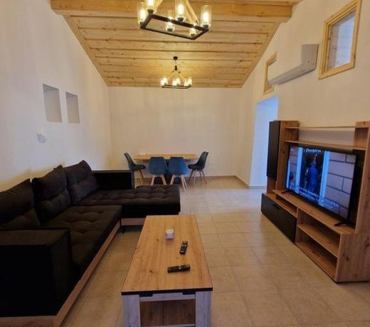 Aprosmeno Jacuzzi House 4
