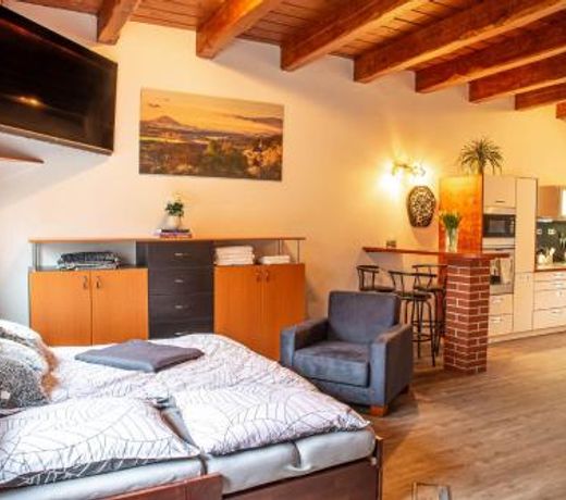 Apartman na okraji mÄsta s vlastnÃ­m parkovanÃ­m