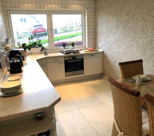 GroÃzugige Wohnung uber 2 Ebene in landschaftlich schÃ¶ner Lage mit Gartenblick