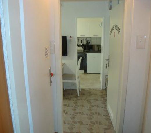 Cenet 1 Zimmer Apartment