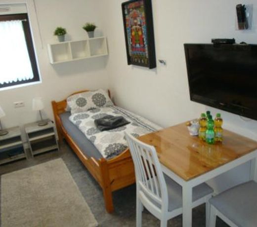 Cenet 1 Zimmer Apartment